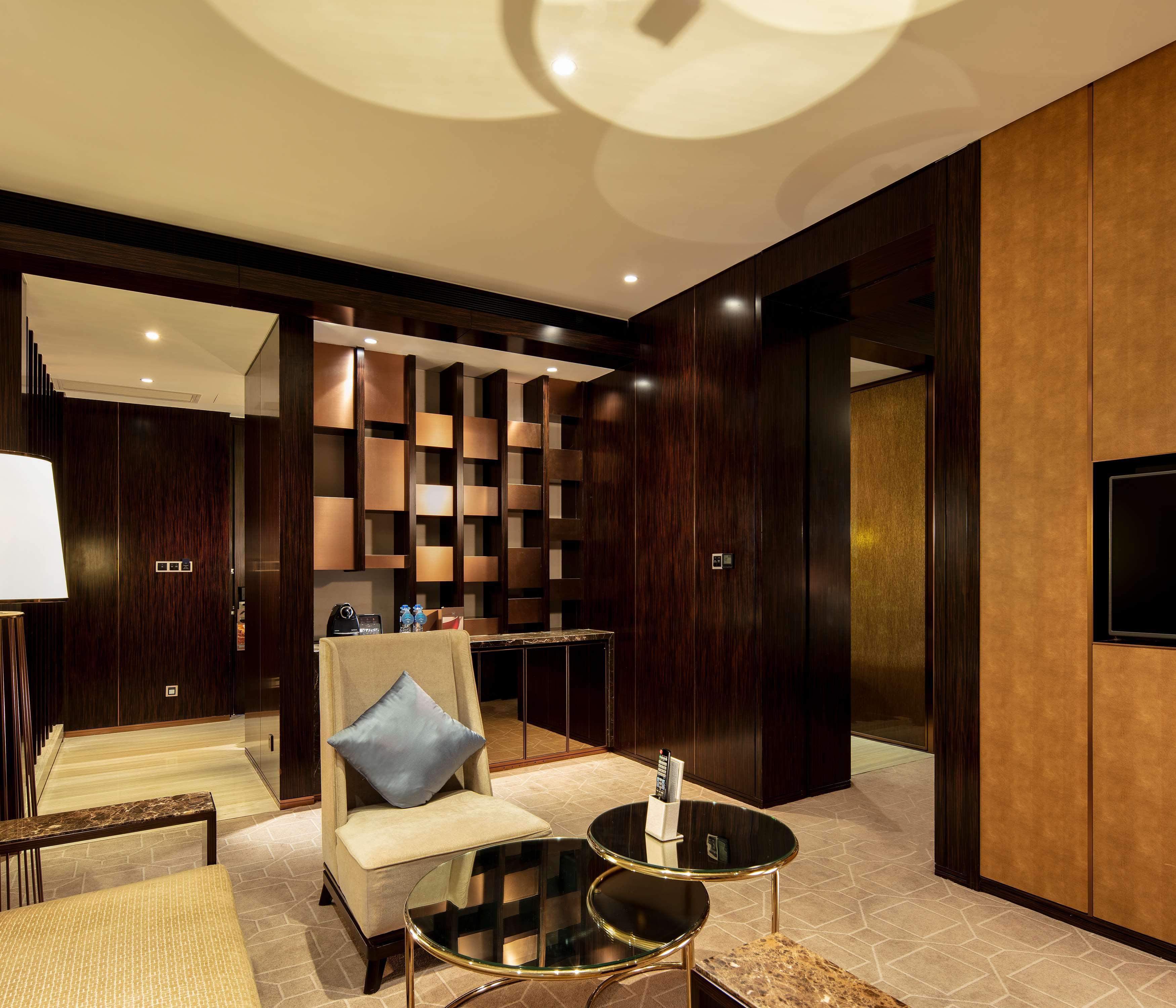 Hilton Shenzhen Futian, Metro Station At Hotel Front Door, Close To Futian Convention & Exhibition Center Extérieur photo